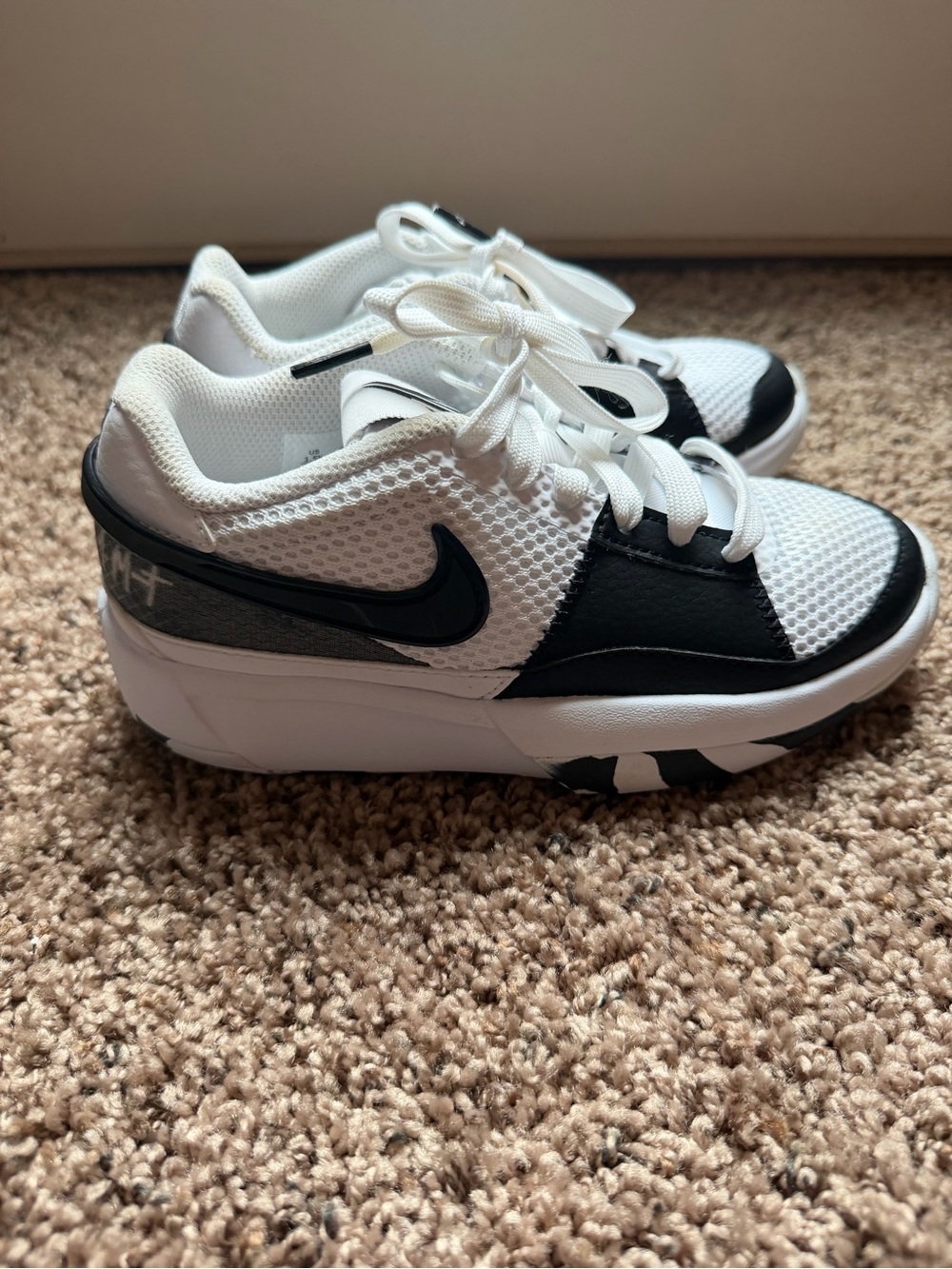Nike Youth Ja 1 Scratch 2.0 size 1.5Y